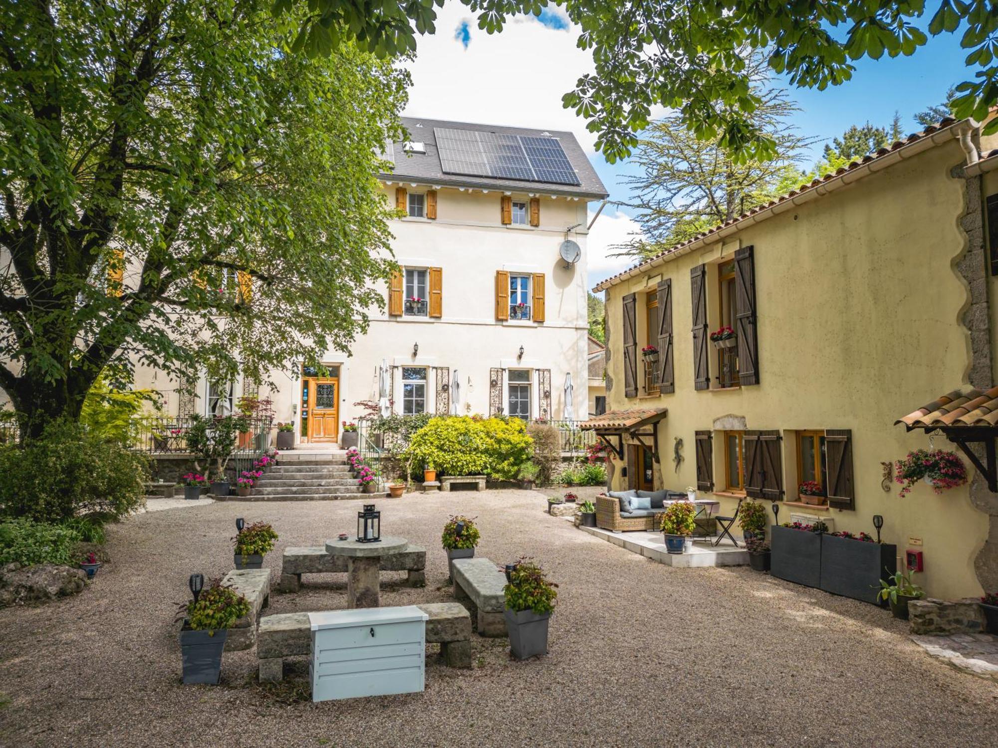 Gites Du Caylar - Chambres Et Appartments Le Caylar Dış mekan fotoğraf